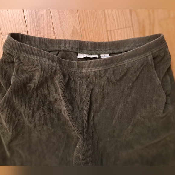 LL Bean Olive Women's Perfect Fit Knit Cords, Straight-Leg Small Petite - Picture 4 of 4